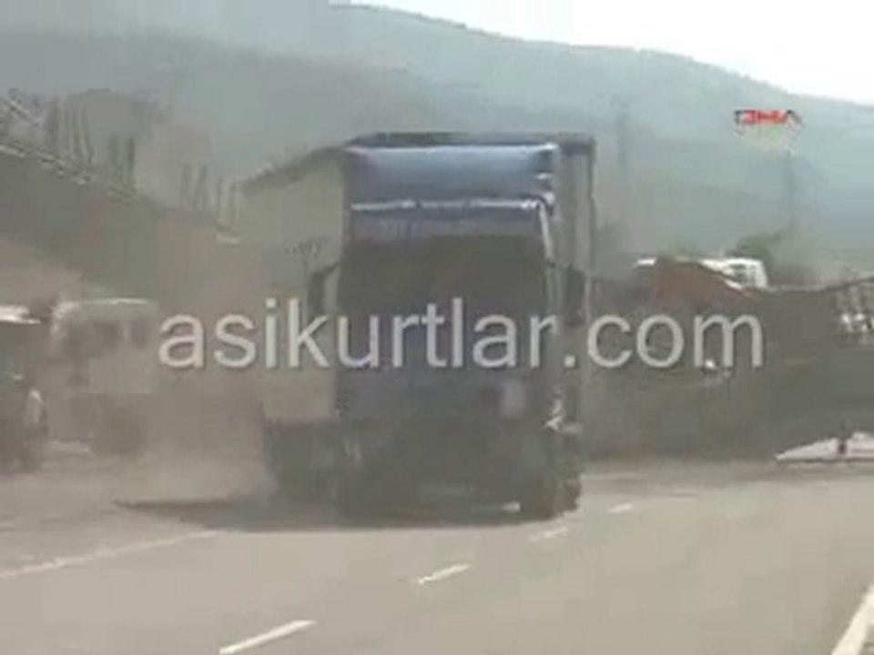 ust gecidine kazan tasiyan tir carpmasi sonucu :-D