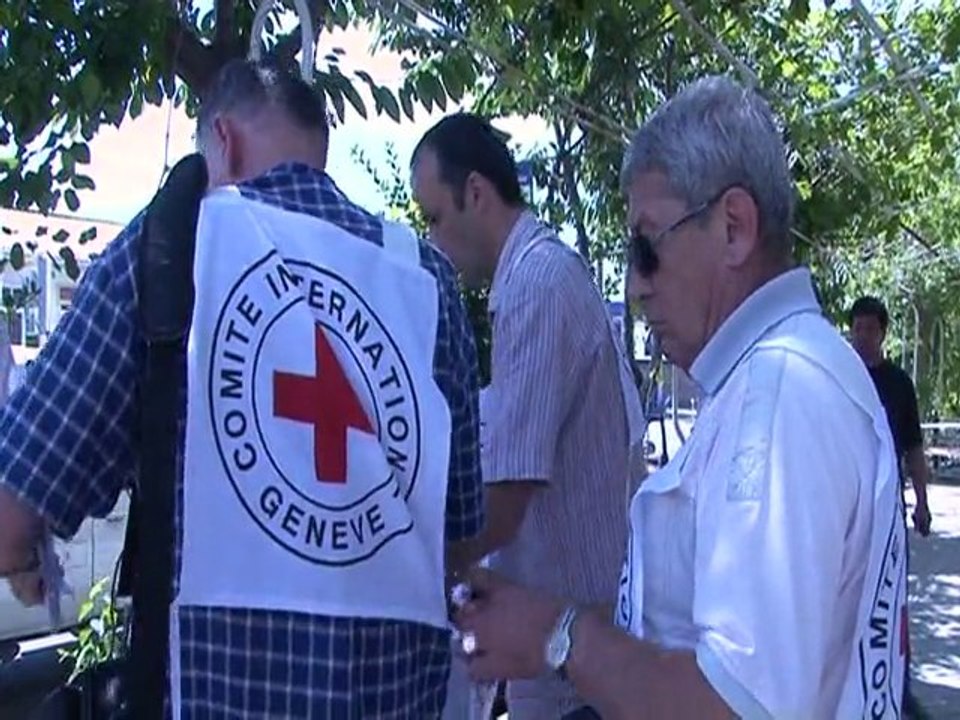 Kirghizstan: des milliers de réfugiés fuient les violences