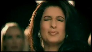 Twinkle Khanna in Micromax Q55 Bling Commercial ad