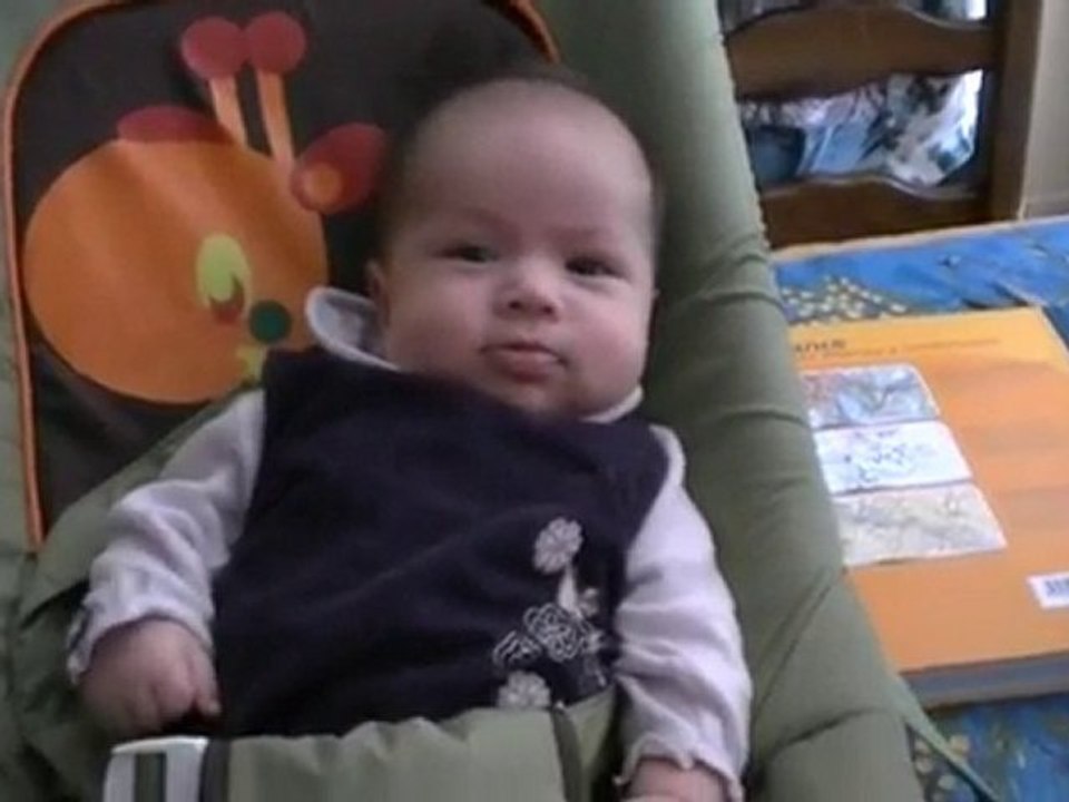 Chloé - 2010/05/22 - Chez papi et mamie - 1