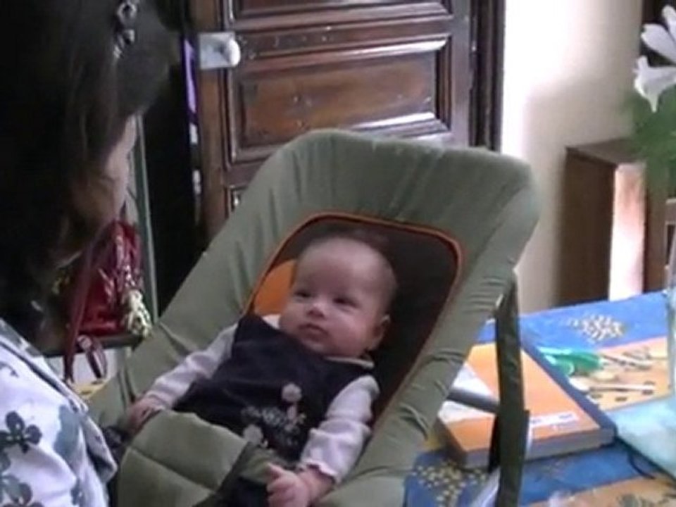 Chloé - 2010/05/22 - Chez papi et mamie - 2