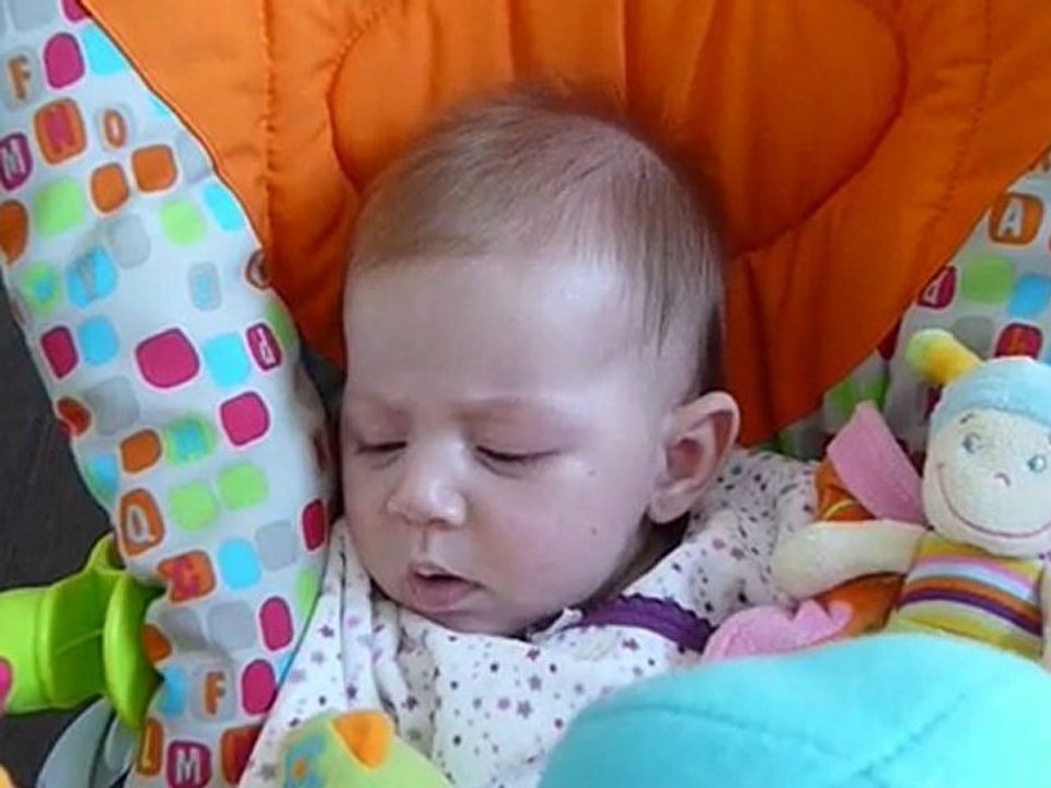 Clémence parle à ses jouets !