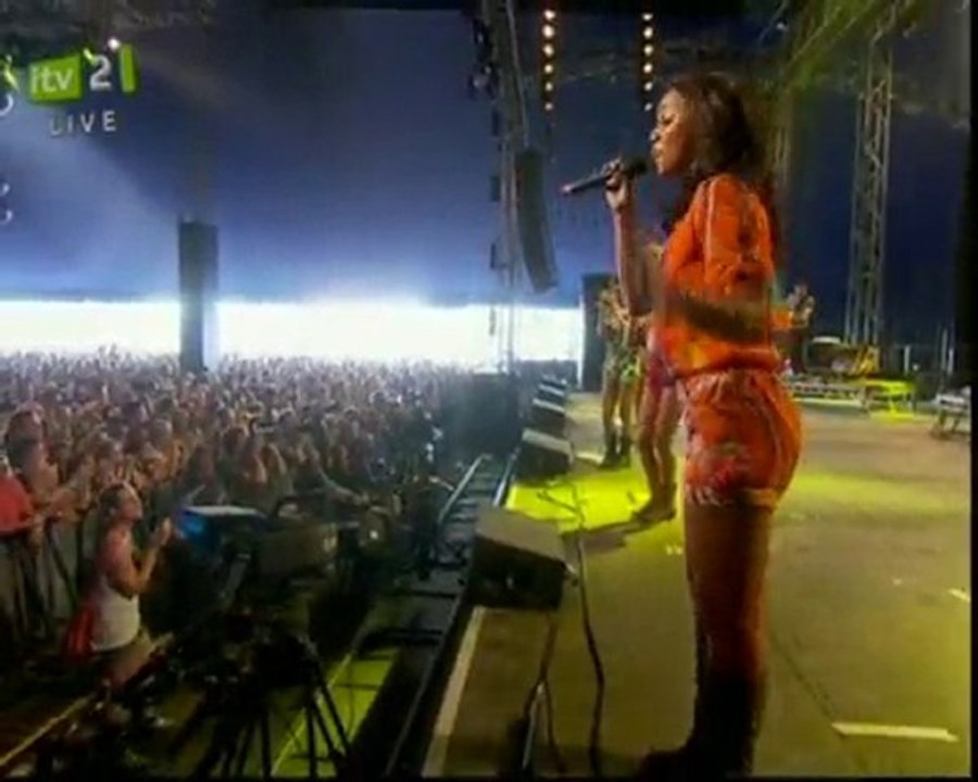 The Saturdays - Keep Her - Isle Of Wight 2010