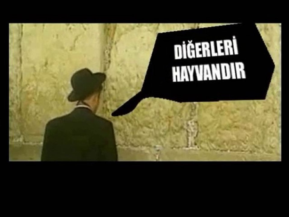 ağlama duvarında bir yahudi tevrattan emirler alıyor