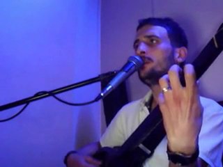 BİR GÖRÜŞ KABİNİNDE