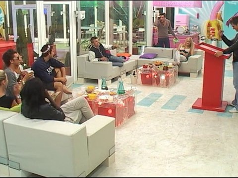 JC ne dit pas non à Marie ...