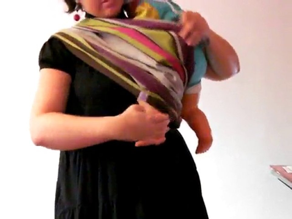 Porter sur la hanche avec une écharpe de portage