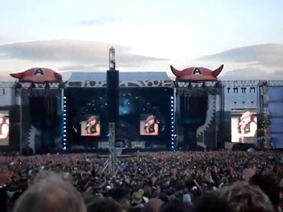 AC DC Thunderstruck [Download Festival 2010] by Nawak555