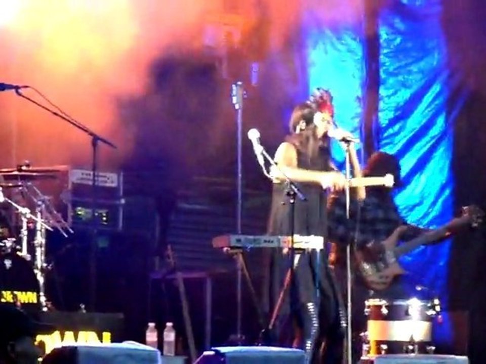 Everybody - VV Brown