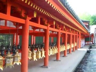 Temple rouge de Kasuga-Taisha à Nara