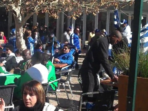 Έλληνες φίλαθλοι έξω από το γήπεδο