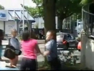 US policeman filmed punching teenager
