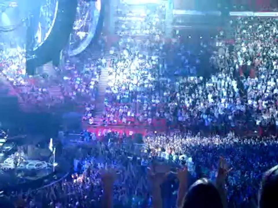 Bon Jovi "We weren't born to follow" @Bercy Paris, France