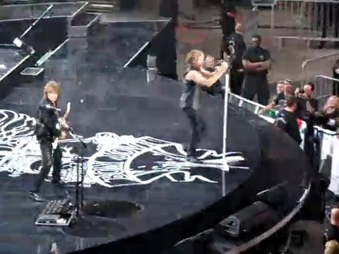 BON JOVI You give love a bad name @Bercy, Paris France