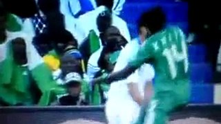 Nigerian player kung fu kicks greece player Kaita sent off