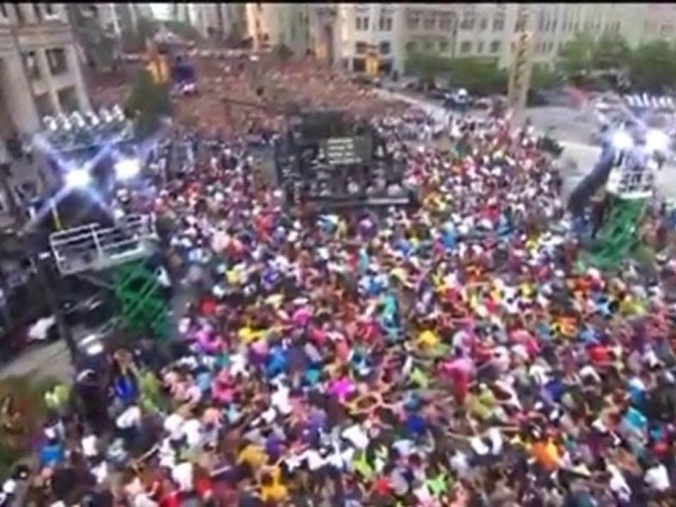 Black Eyed Peas - I Gotta Feeling Flash Mob Concert Chicago