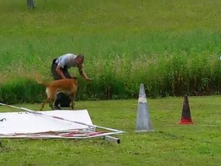El'Boy face derrière les quilles sur Thierry