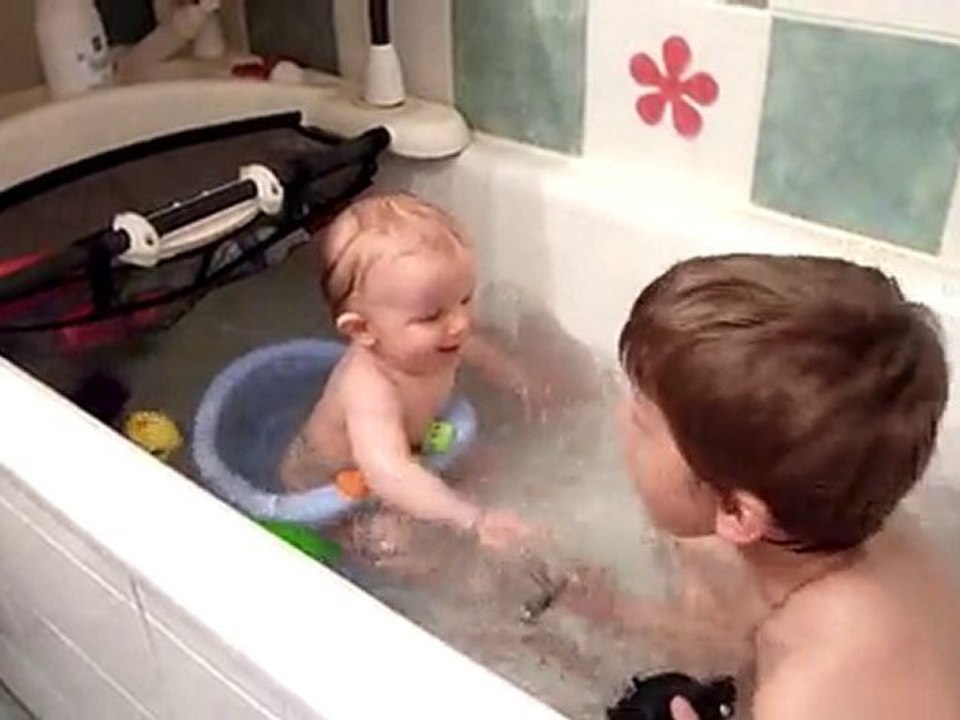 20100614 Romain et Nico prennent leur bain