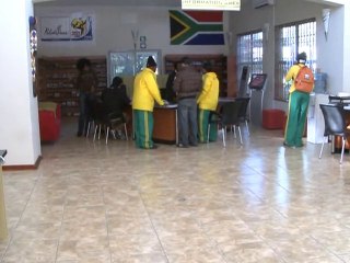 A Polokwane, la vague de supporters entre... et se retire