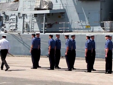 HMS Monmouth F235 - Dunkerque 28 mai 2010 - Entrainement 2