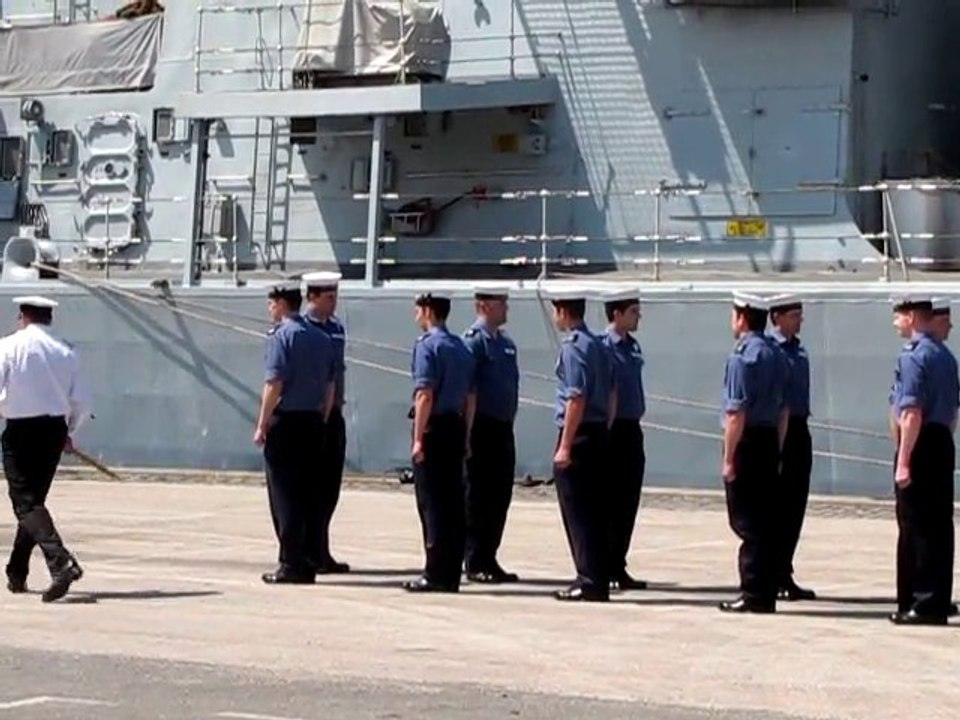 HMS Monmouth F235 - Dunkerque 28 mai 2010 - Entrainement 2