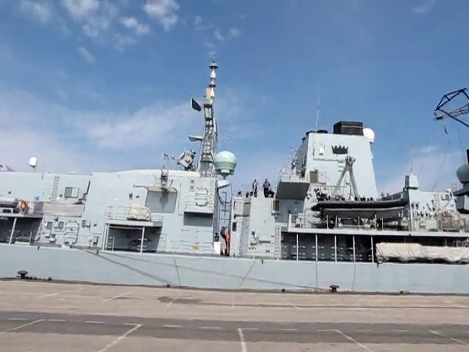 HMS Monmouth F235 Dunkerque 29 mai 2010 - hélicoptère