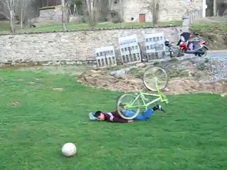 Corbeau-666 fait du vélo