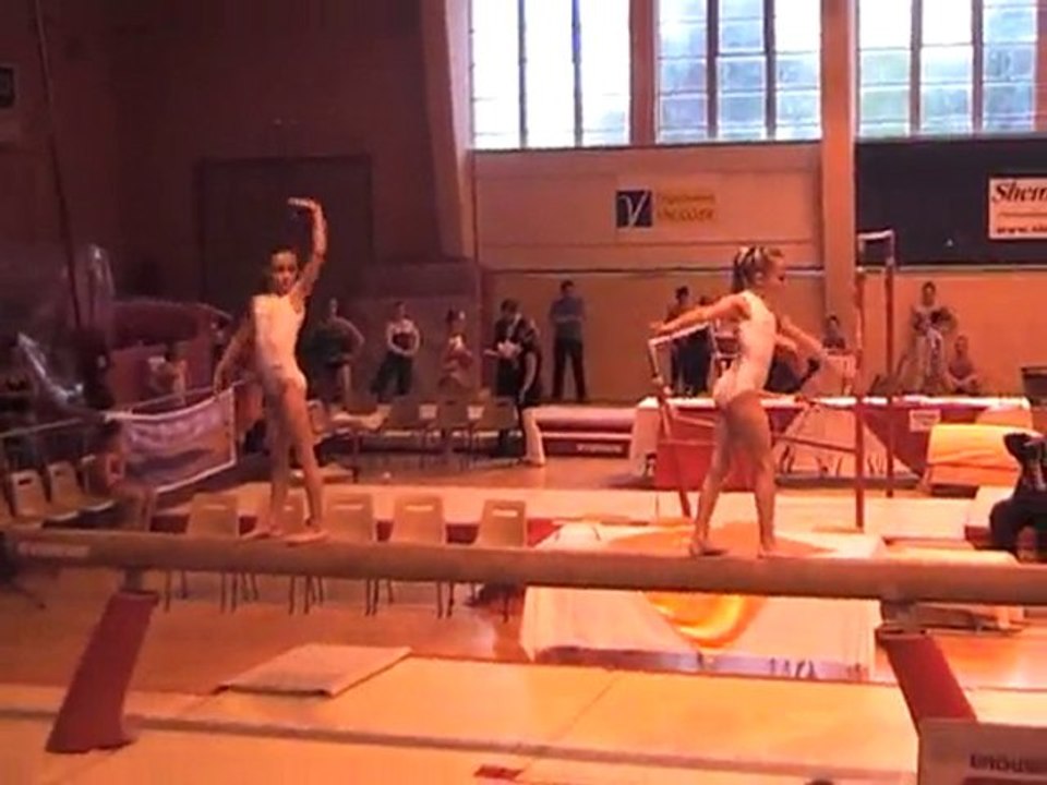 LAURYN BASSO fête de la gym Avignon duo à la poutre