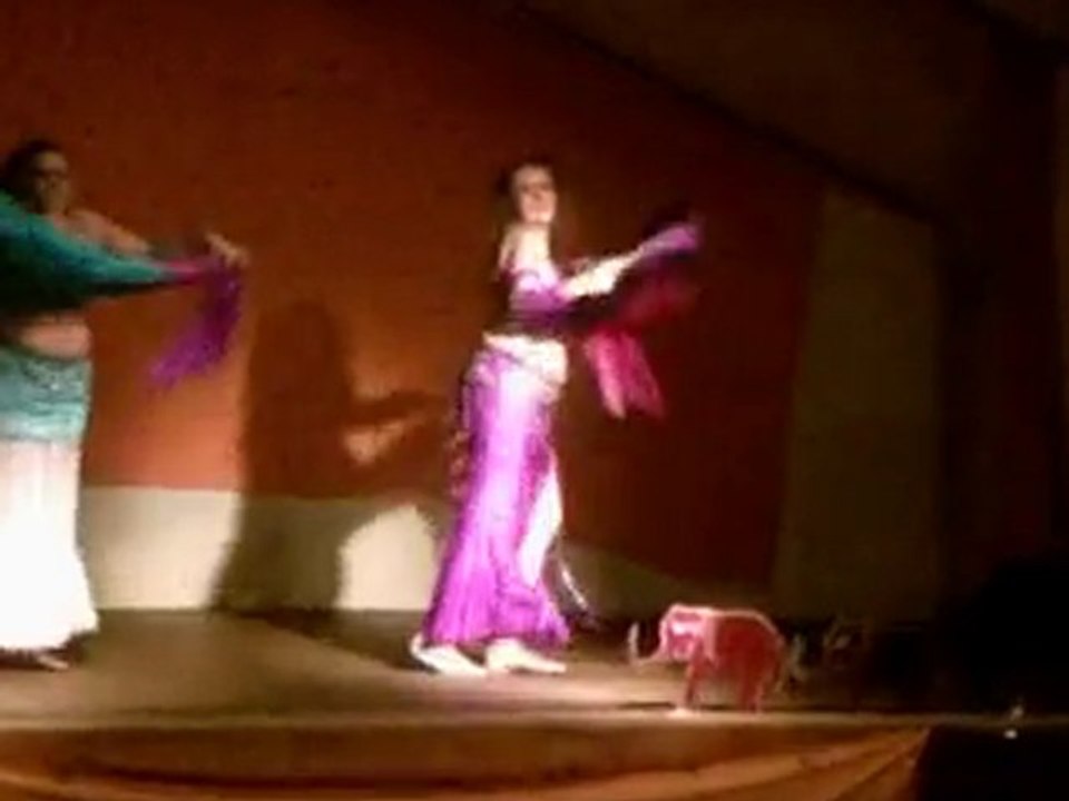 Sonia belley en duo avec Morgiana (danse orientale fanveils)