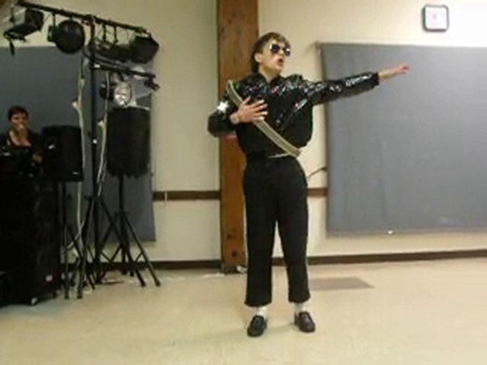 JULIEN NOWAK danse sur michael jackson