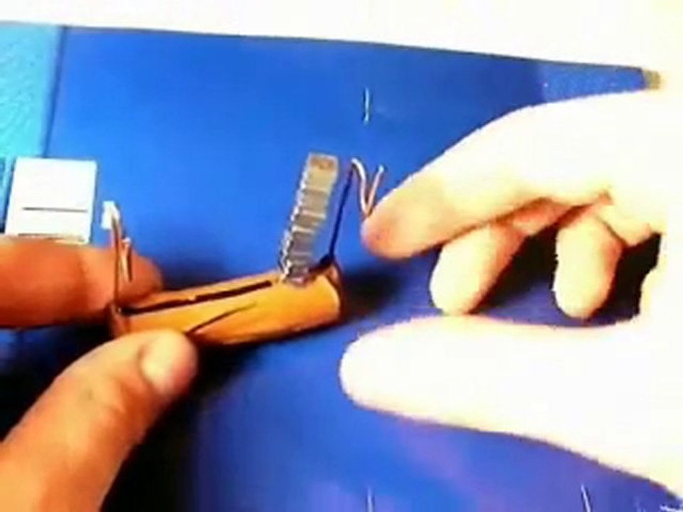 Simple magnetic motor