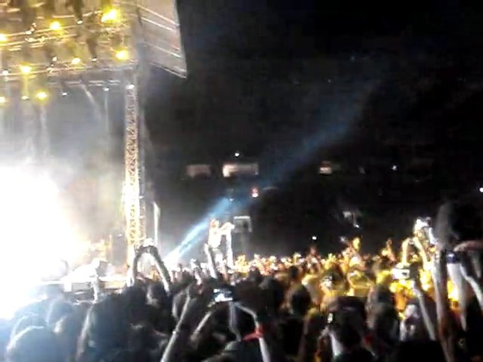 Aerosmith - (intro) Love in elevator (Live in Greece)