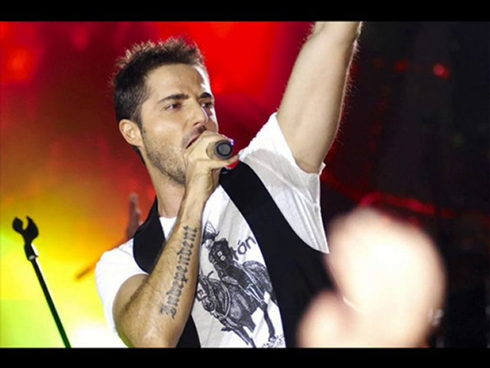 Bİ ZAMANLAR AŞKINA YANARKEN!!SENİ SON DURAK DİYE ANARKEN!!!