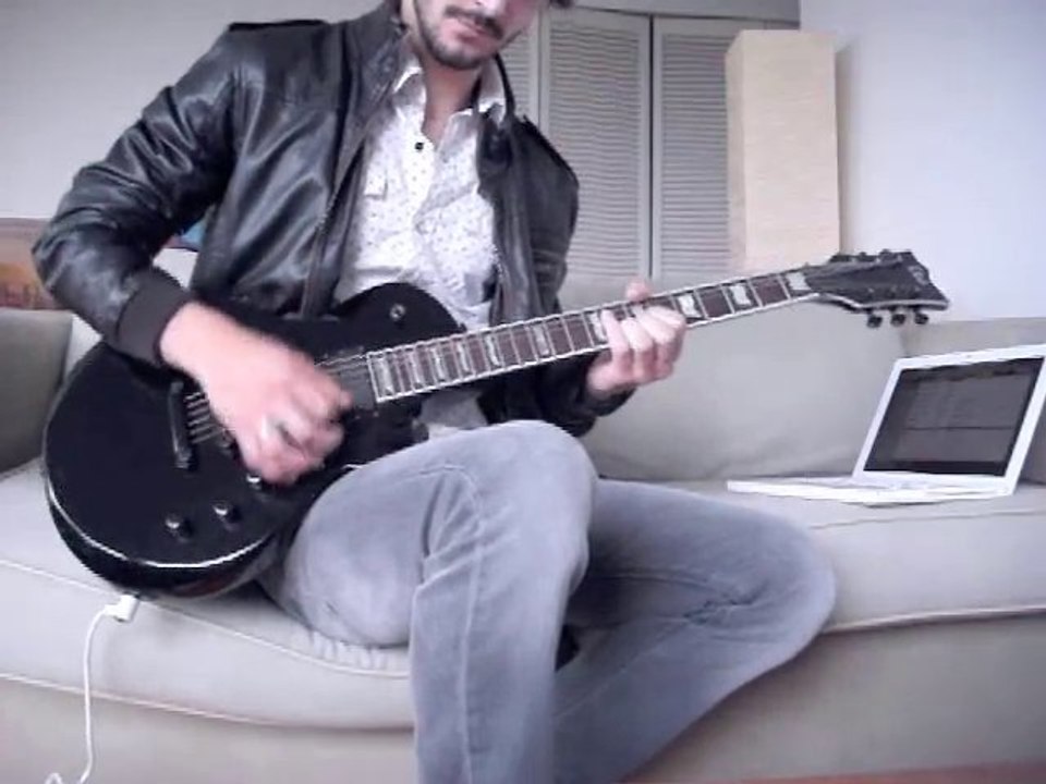 Solo cover "another brick in the Wall" by Pink Floyd