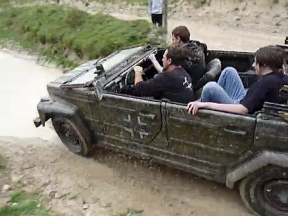 vw 181 dans l eau et cale !
