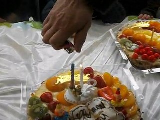 Clément souffle ses 2 bougies.