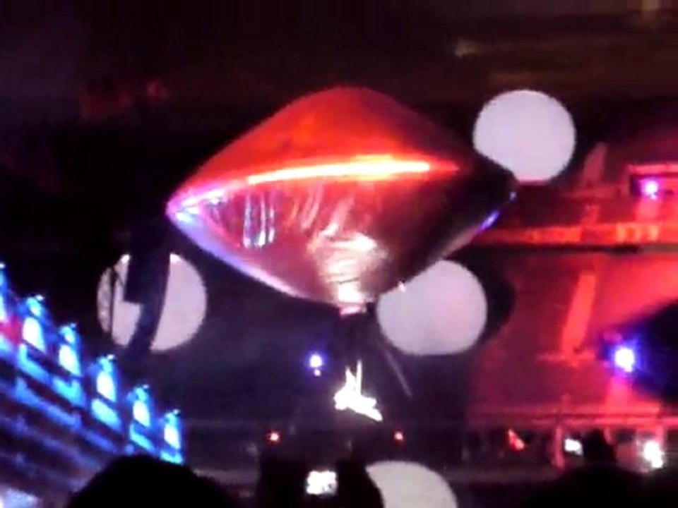 Muse - Exogenesis: Symphonie Part 1 (2/2) @Stade de France