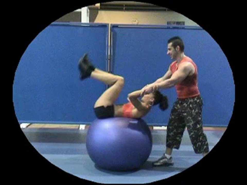 EXERCICES ABDOMINAUX AVEC SWISS BALL
