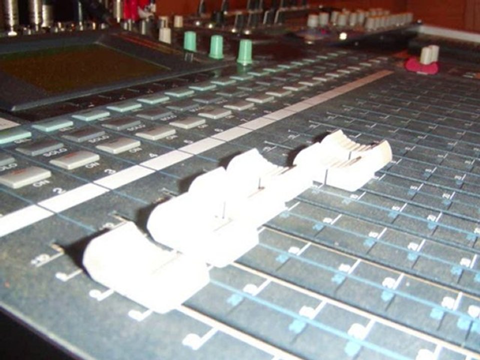 STAPSYKOSE/BIG M/DOROTHEE "Tout le monde est fonce'dé"