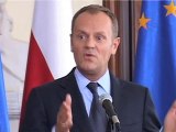 Tusk: Komorowski  kolczykiem w nosie, Kaczyński na paradzie gejowskiej...