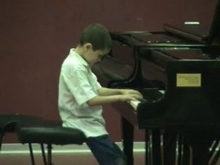 Ariel - at 8 - Plays Bach Prelude and Fugue in G Major ...