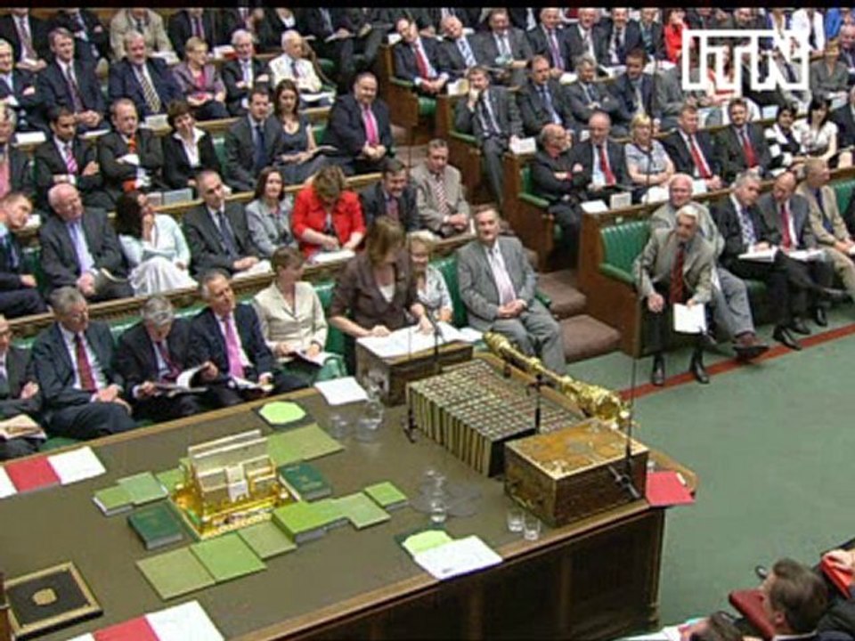 Cameron and Harman clash during PMQs