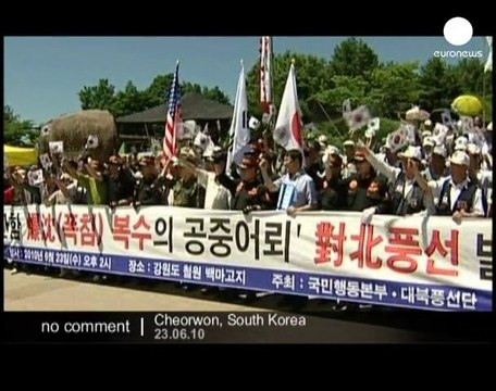 Activists launch leaflets toward NKorea - no comment