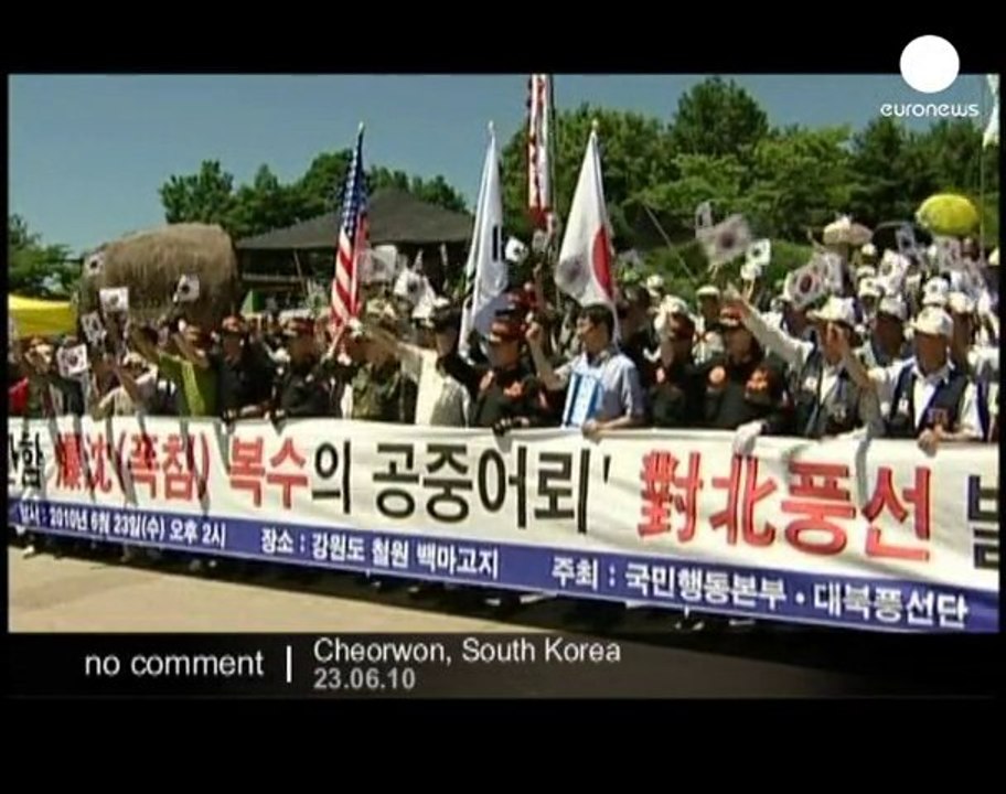 Activists launch leaflets toward NKorea - no comment