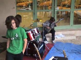 We will rock you faite par le publique et le groupe U.R.