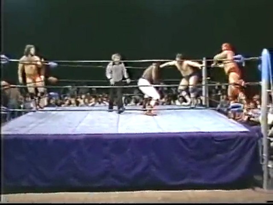 Ted Dibiase & Matt Osborne vs Junkyard Dog & Mister Olimpia Vidéo