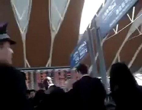 Wentworth Miller in China at the Airport (March 09) #4