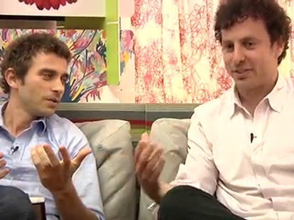 Awkward Family Photos (High Five!)