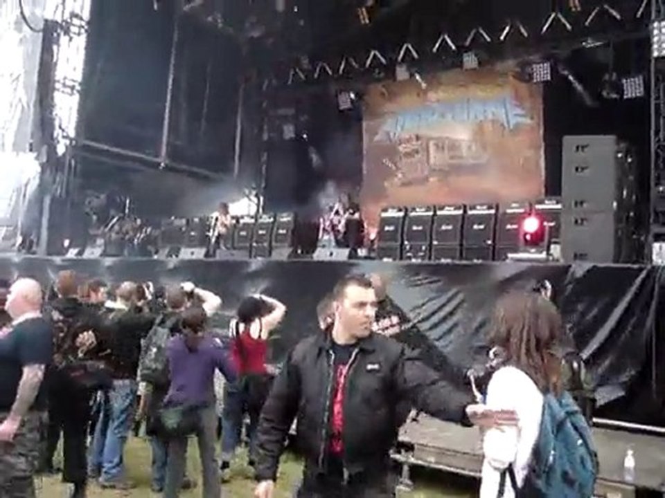 Hellfest 2010 - Airbourne - Entrée en scène - Raise The Flag