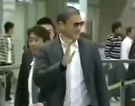 Wentworth Miller in China at the Airport (Dec 08)